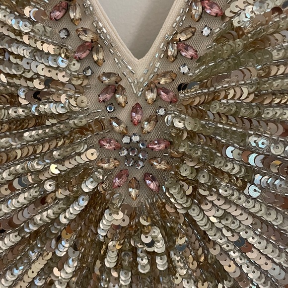 SOLD. New Mac Duggal Gold Sequin Embellished Evening Gown size 4 - Picture 7 of 17